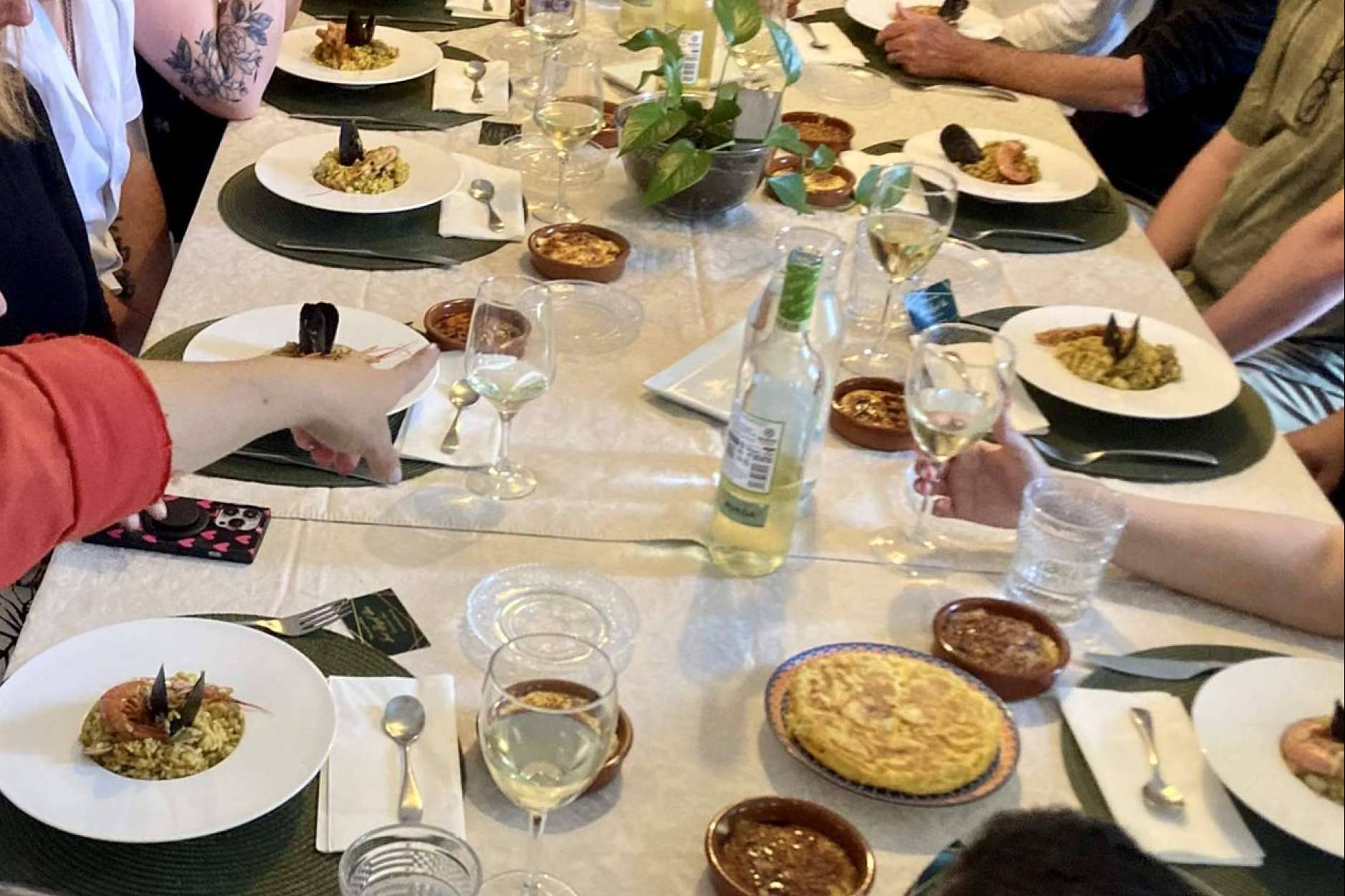 Just Royal BCN promotes cooking team-building activities for private groups