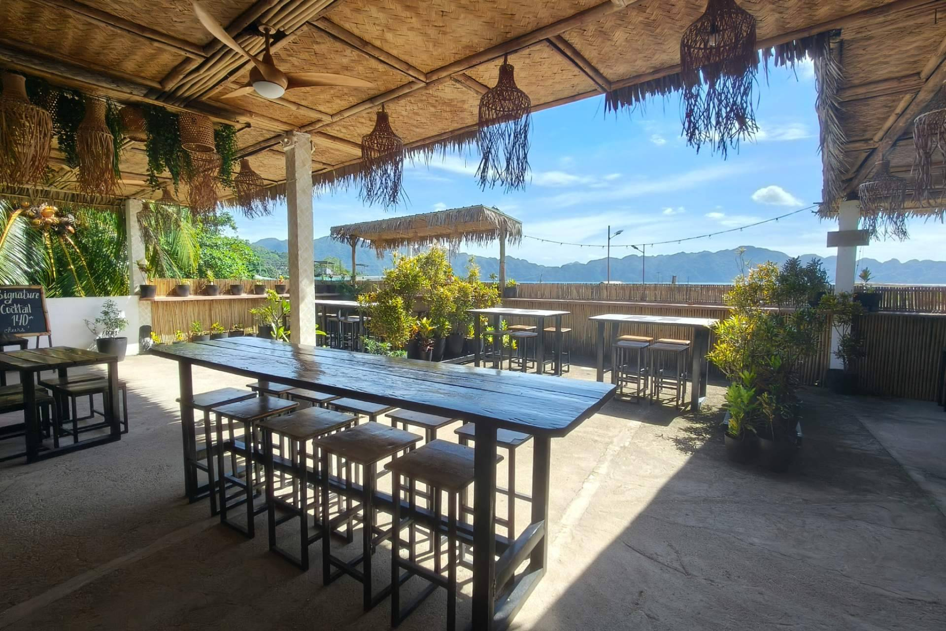 What can be experienced in the best restaurants in Coron