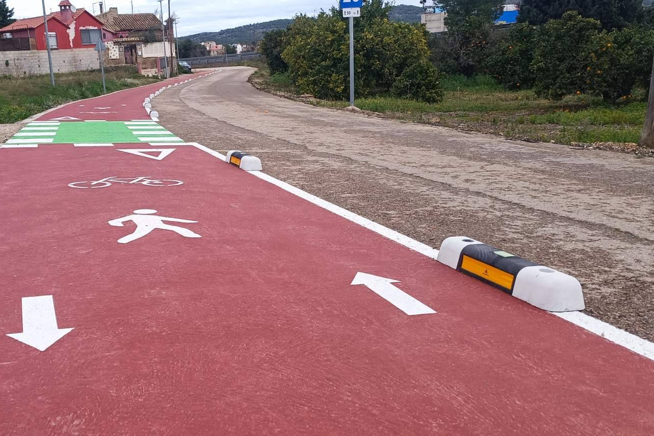 Growing adoption of Abadecom Urban’s photoluminescent bike lane separator in urban environments